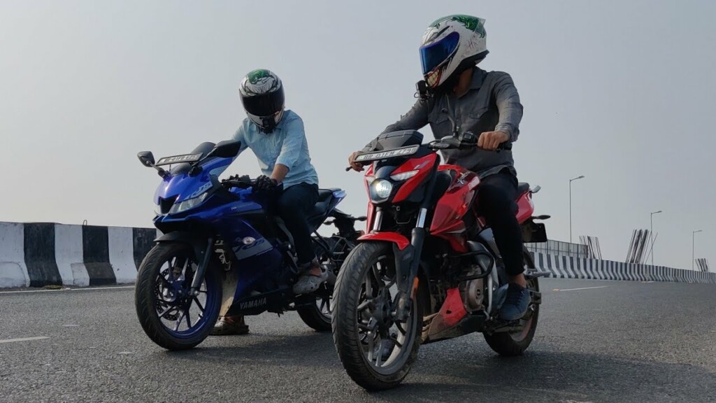 bajaj pulsar and Yamaha R15 | Bike Kharido